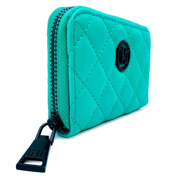 Badgley Mischka Gorgeous Green Quilted Coin Wallet with Black Hardware - Picture 2 of 4